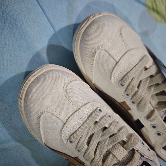 Onitsuka Tiger Cream Casual Sneakers - Picture 2 of 5